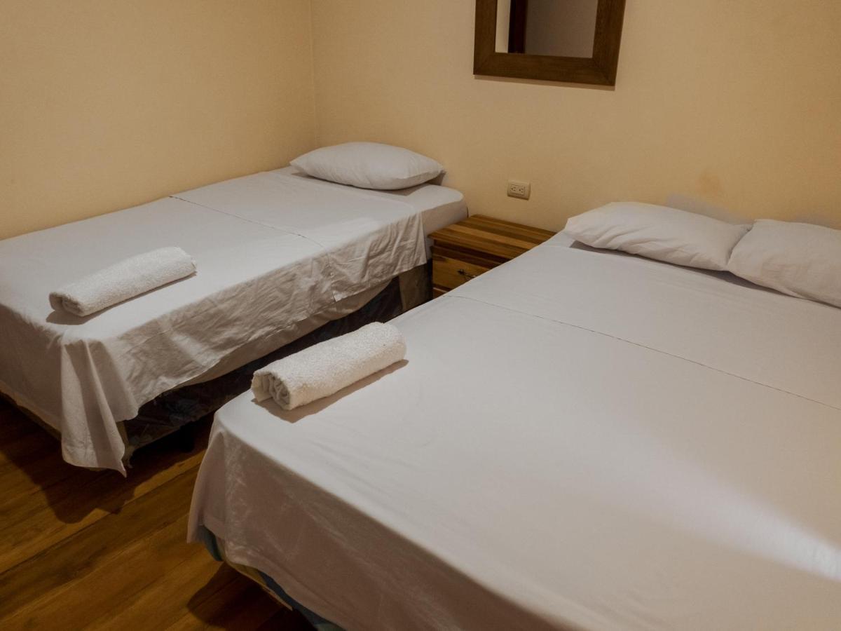 Hostal Tortuga Dorada Puerto López Exteriér fotografie