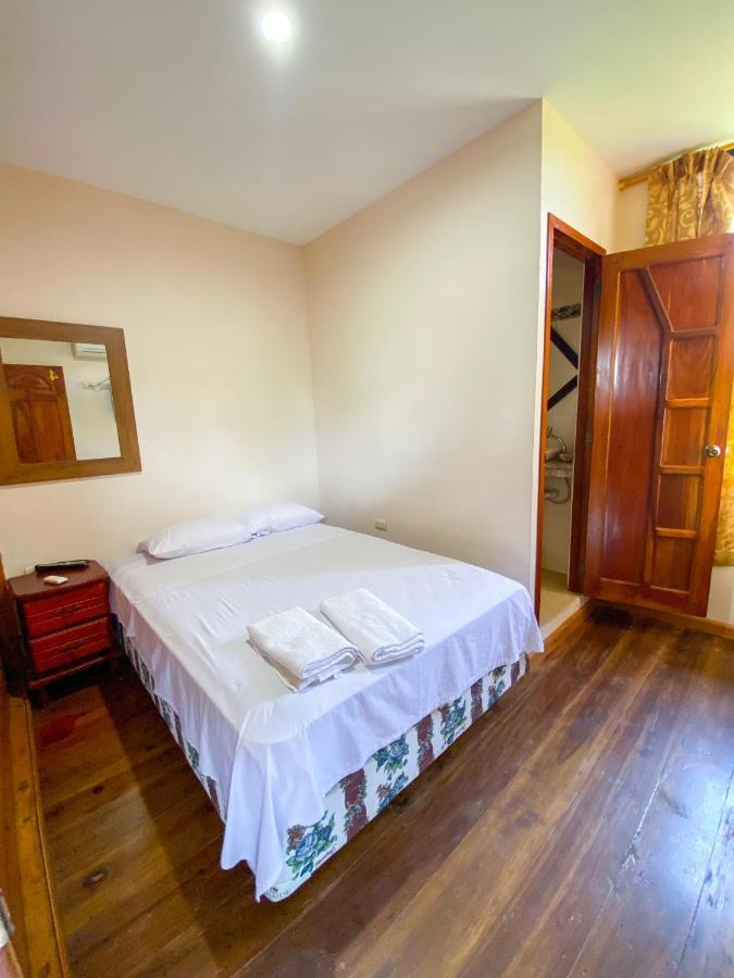 Hostal Tortuga Dorada Puerto López Exteriér fotografie
