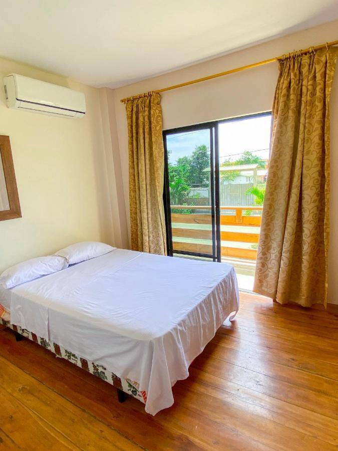 Hostal Tortuga Dorada Puerto López Exteriér fotografie