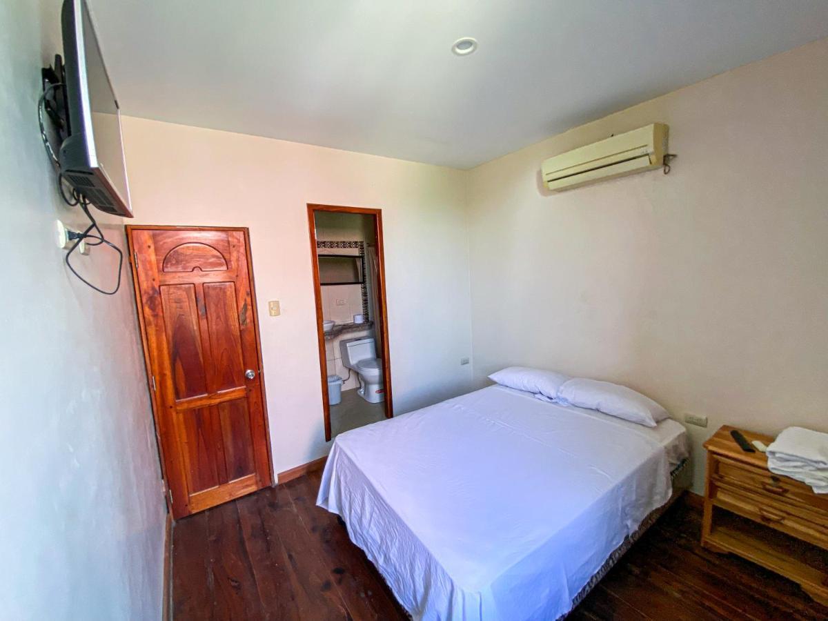 Hostal Tortuga Dorada Puerto López Exteriér fotografie