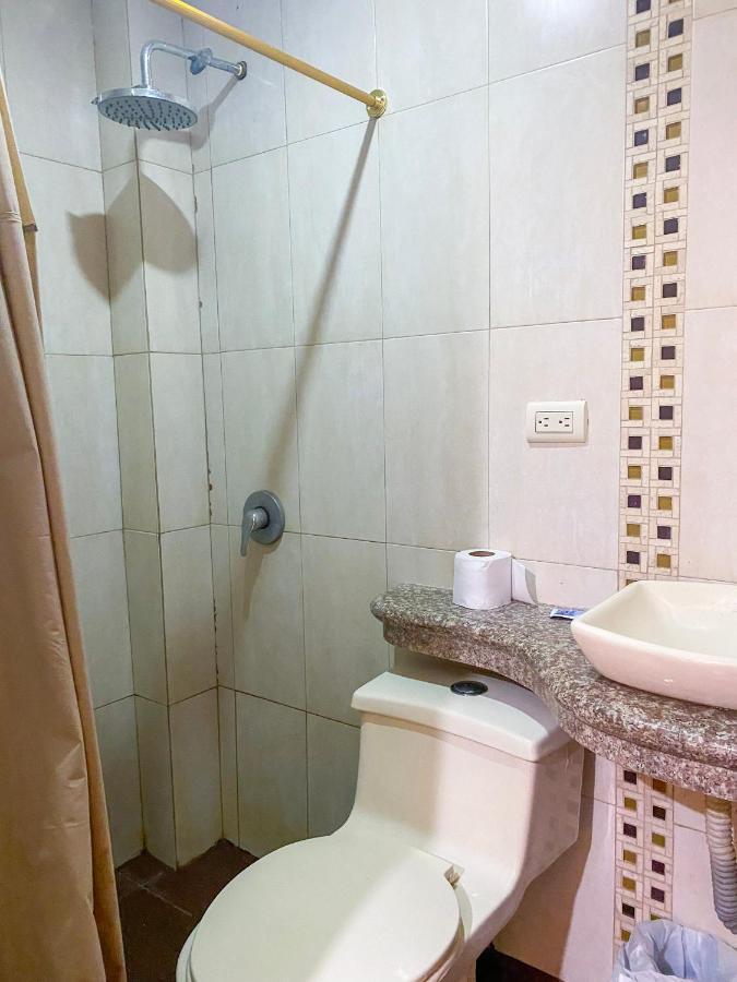 Hostal Tortuga Dorada Puerto López Exteriér fotografie